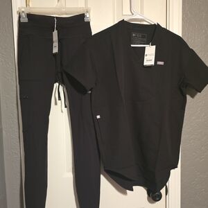NWT Figs Black Oversized Tunic Scrub Top And Black Scrub Leggings